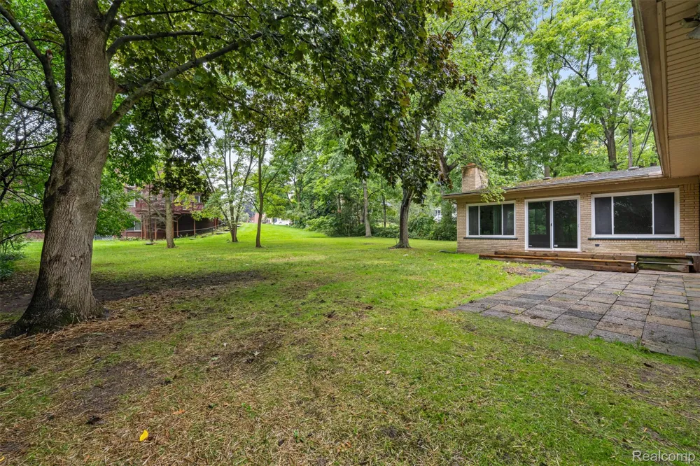 1175 South Boulevard W Troy City, MI 48098