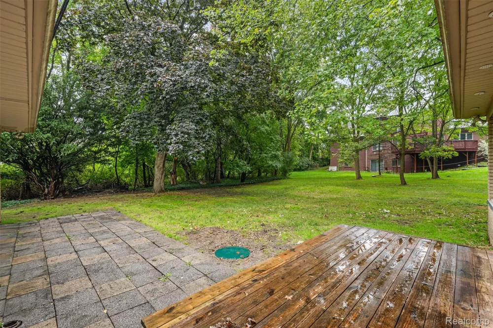 1175 South Boulevard W Troy City, MI 48098
