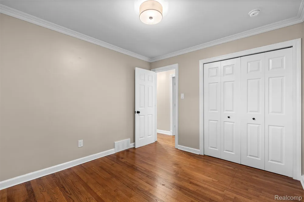 1175 South Boulevard W Troy City, MI 48098