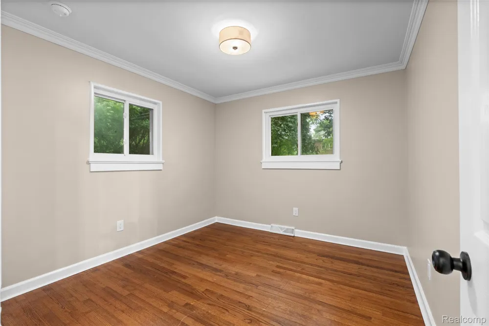1175 South Boulevard W Troy City, MI 48098