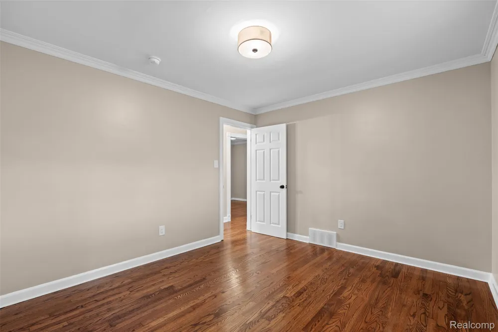 1175 South Boulevard W Troy City, MI 48098