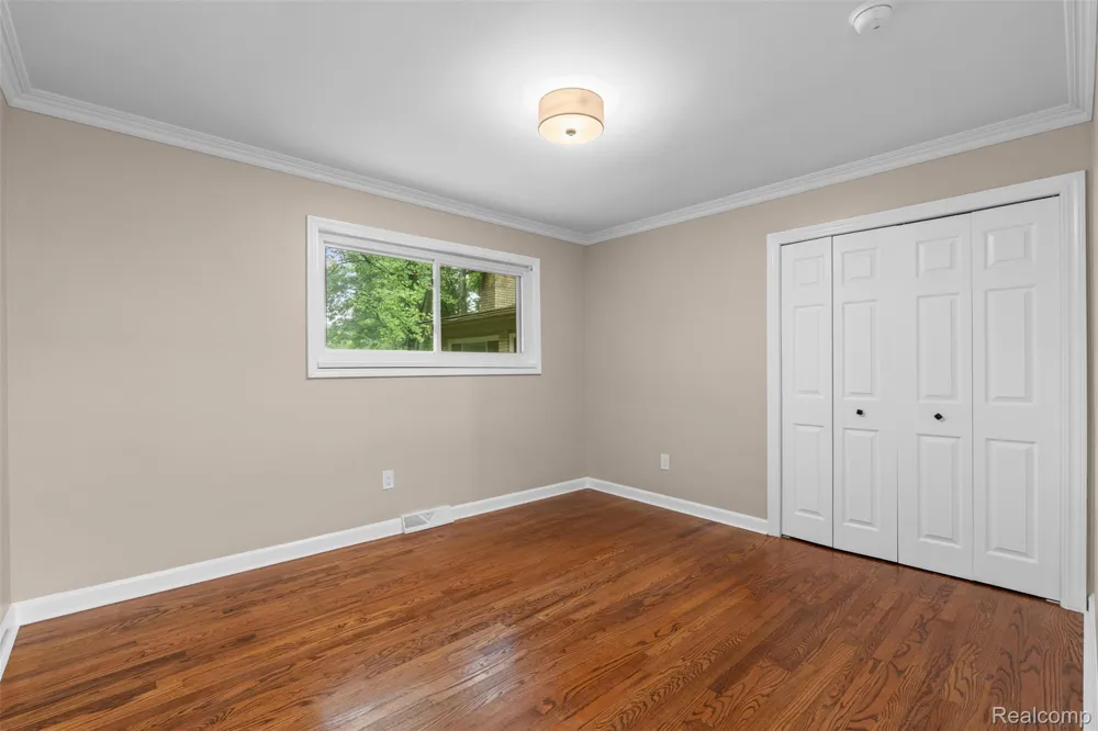 1175 South Boulevard W Troy City, MI 48098