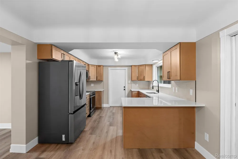 1175 South Boulevard W Troy City, MI 48098