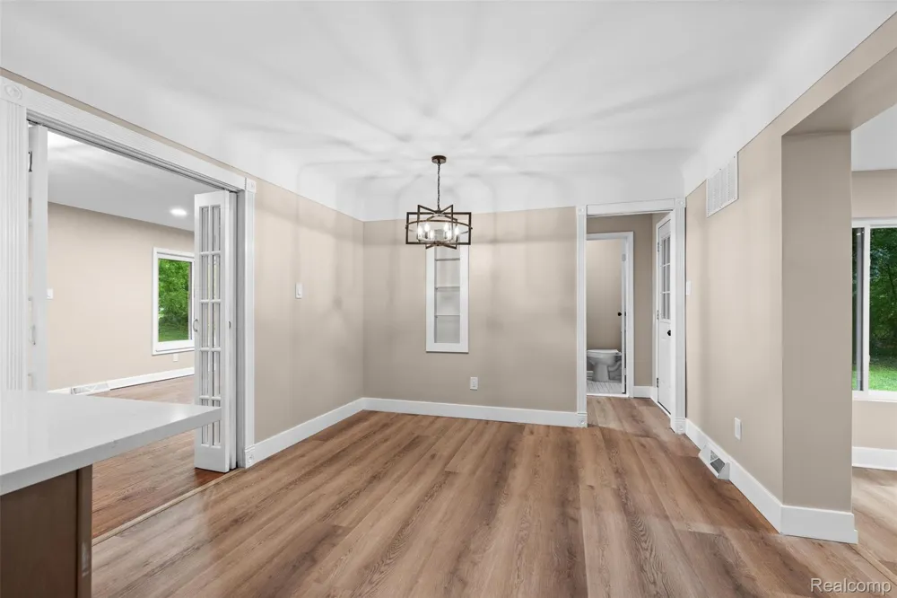 1175 South Boulevard W Troy City, MI 48098