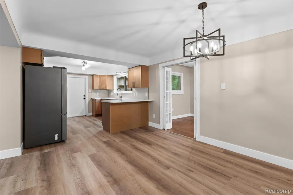 1175 South Boulevard W Troy City, MI 48098