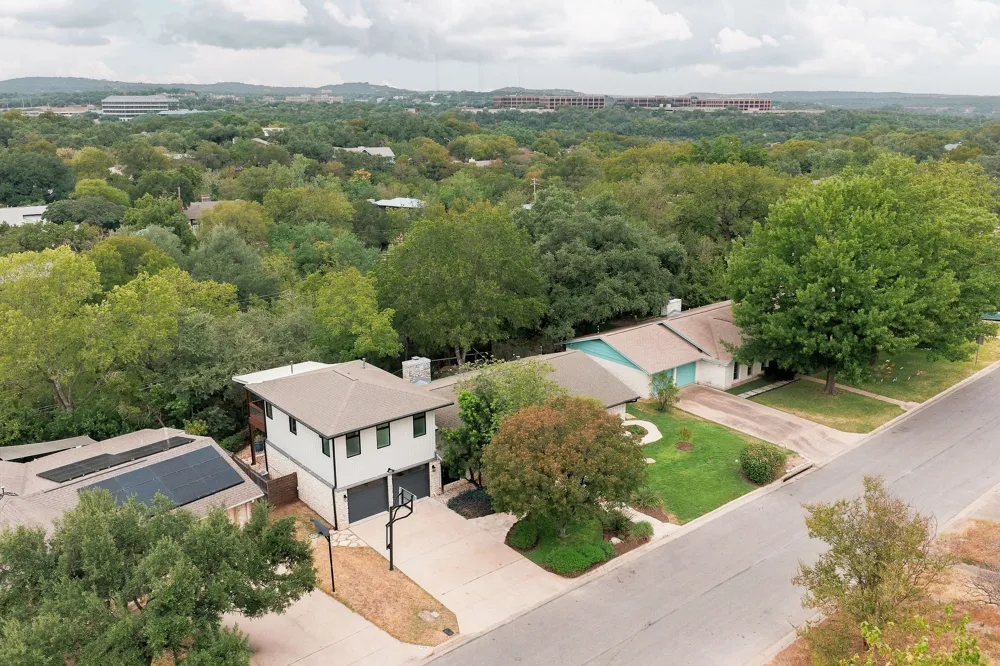1806 Barton Parkway Austin, TX 78704