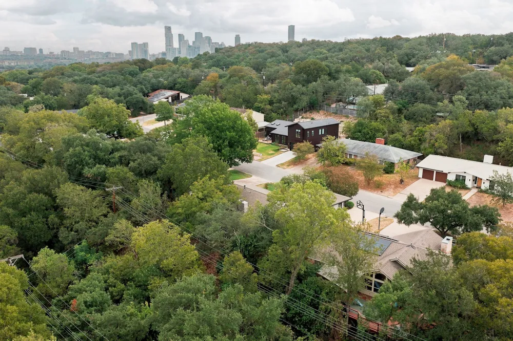 1806 Barton Parkway Austin, TX 78704