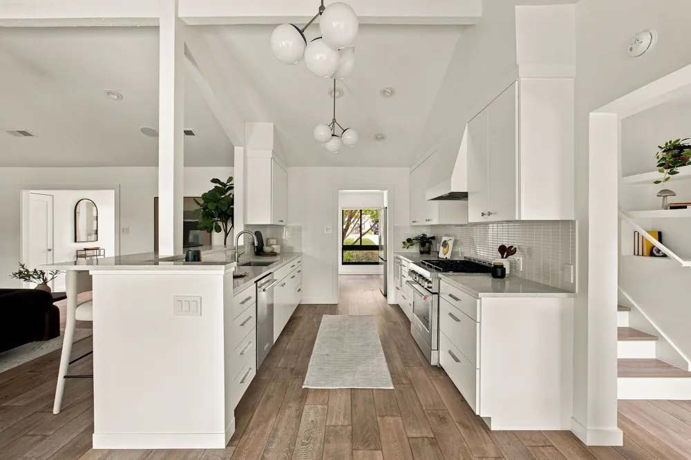1806 Barton Parkway Austin, TX 78704
