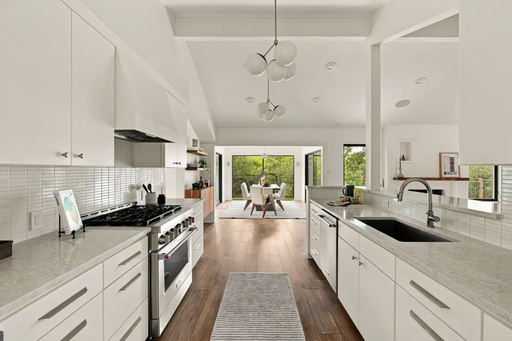 1806 Barton Parkway Austin, TX 78704