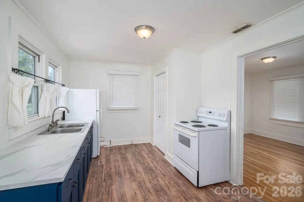3643 Icard Rhodhiss Road Connelly Springs, NC 28612