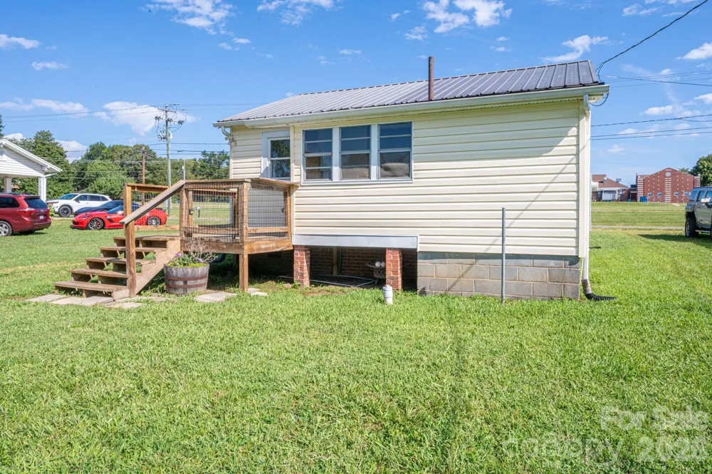 3643 Icard Rhodhiss Road Connelly Springs, NC 28612