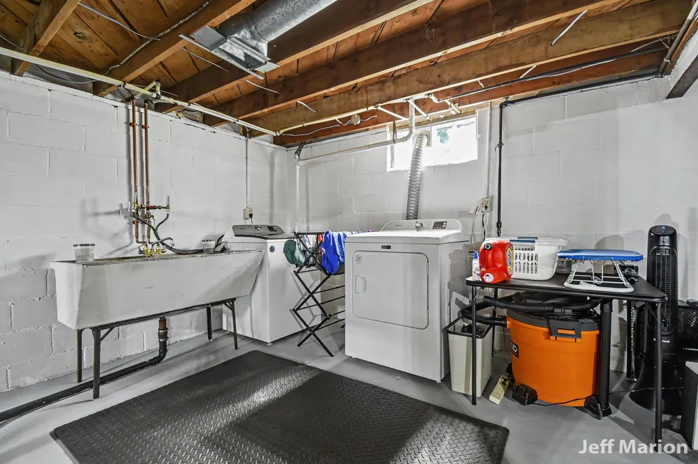 2540 Day Avenue NW Grand Rapids, MI 49544