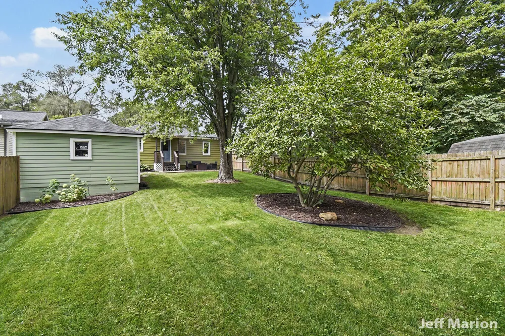 2540 Day Avenue NW Grand Rapids, MI 49544