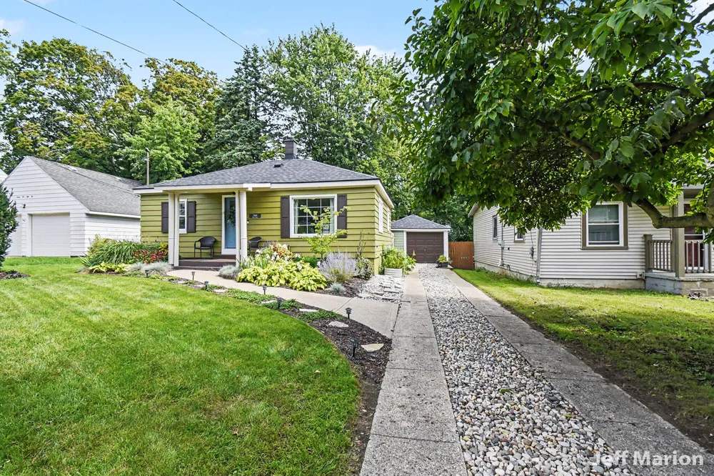 2540 Day Avenue NW Grand Rapids, MI 49544