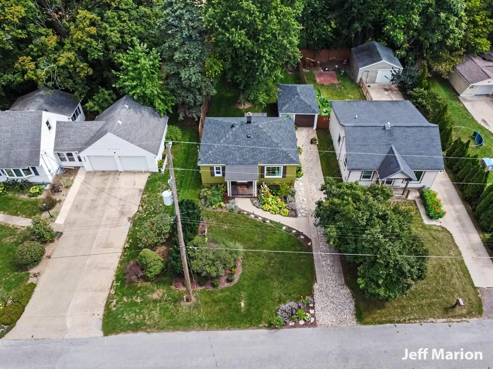 2540 Day Avenue NW Grand Rapids, MI 49544