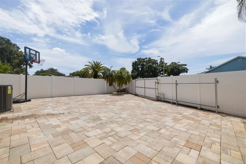 7151 121ST AVENUE Largo, FL 33773