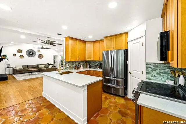 8621 INDIAN HILLS LN Boerne, TX 78006
