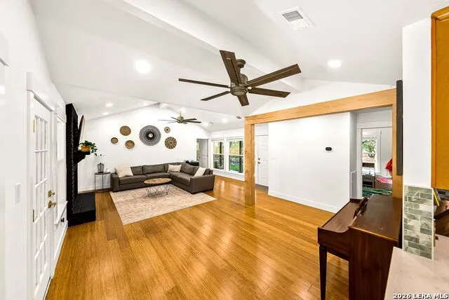 8621 INDIAN HILLS LN Boerne, TX 78006