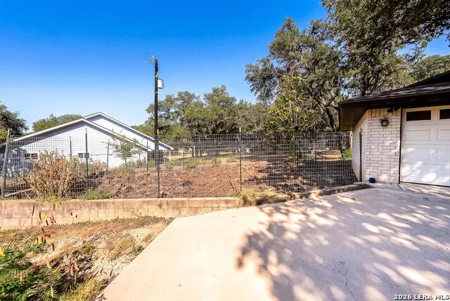 8621 INDIAN HILLS LN Boerne, TX 78006