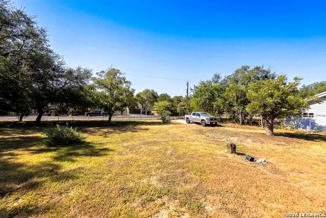 8621 INDIAN HILLS LN Boerne, TX 78006