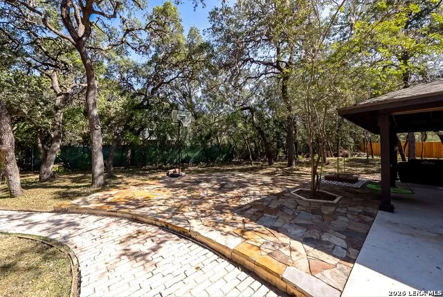 8621 INDIAN HILLS LN Boerne, TX 78006