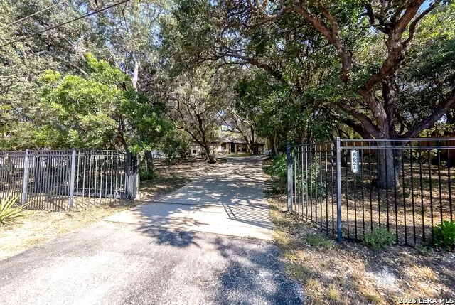 8621 INDIAN HILLS LN Boerne, TX 78006