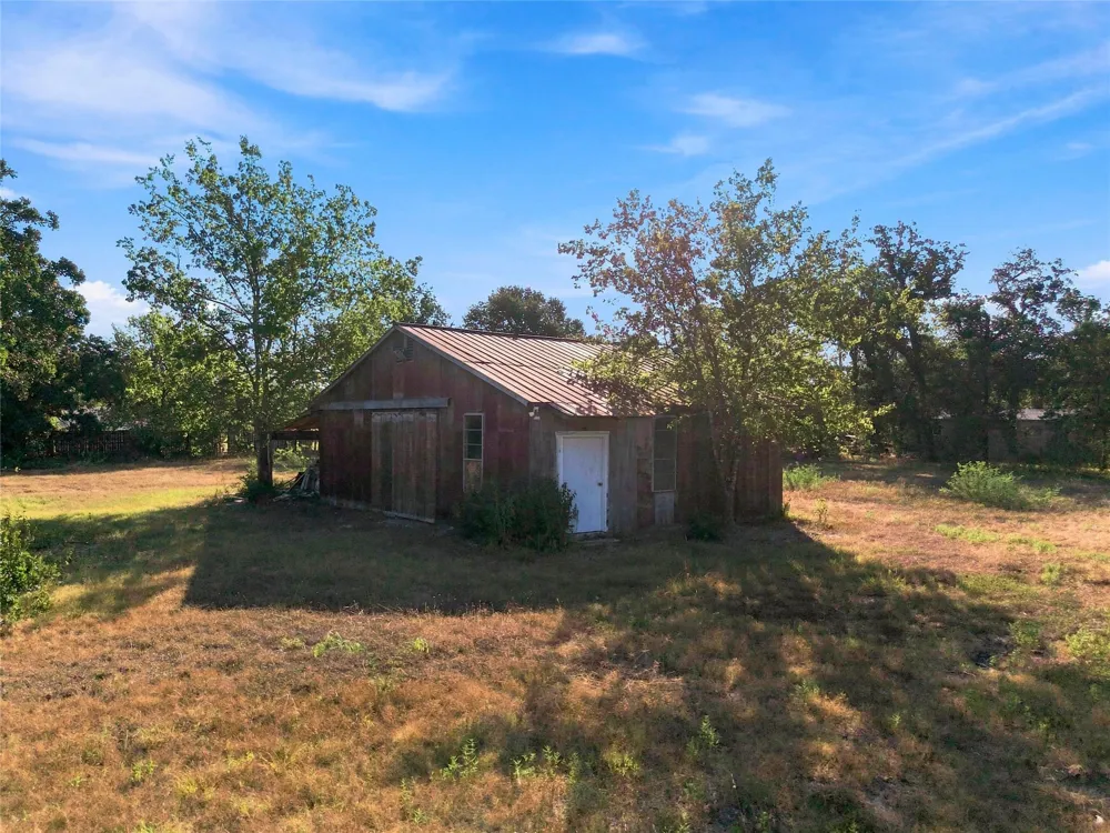 1056 E Central Golinda, TX 76655