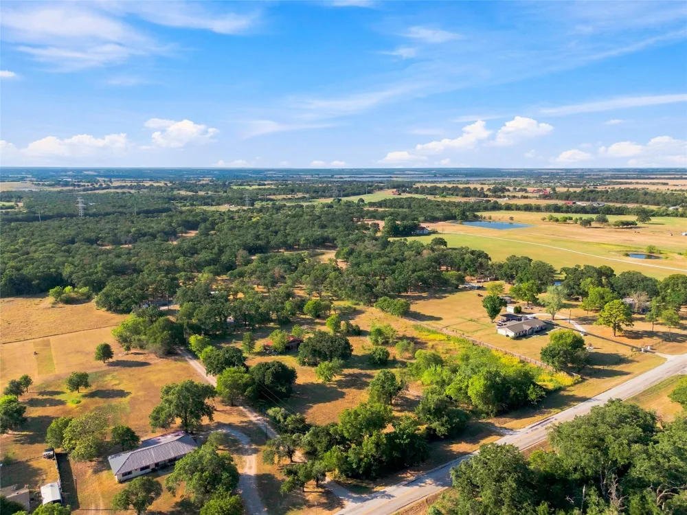 1056 E Central Golinda, TX 76655