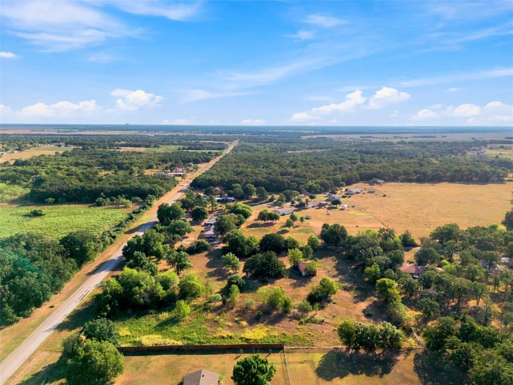 1056 E Central Golinda, TX 76655