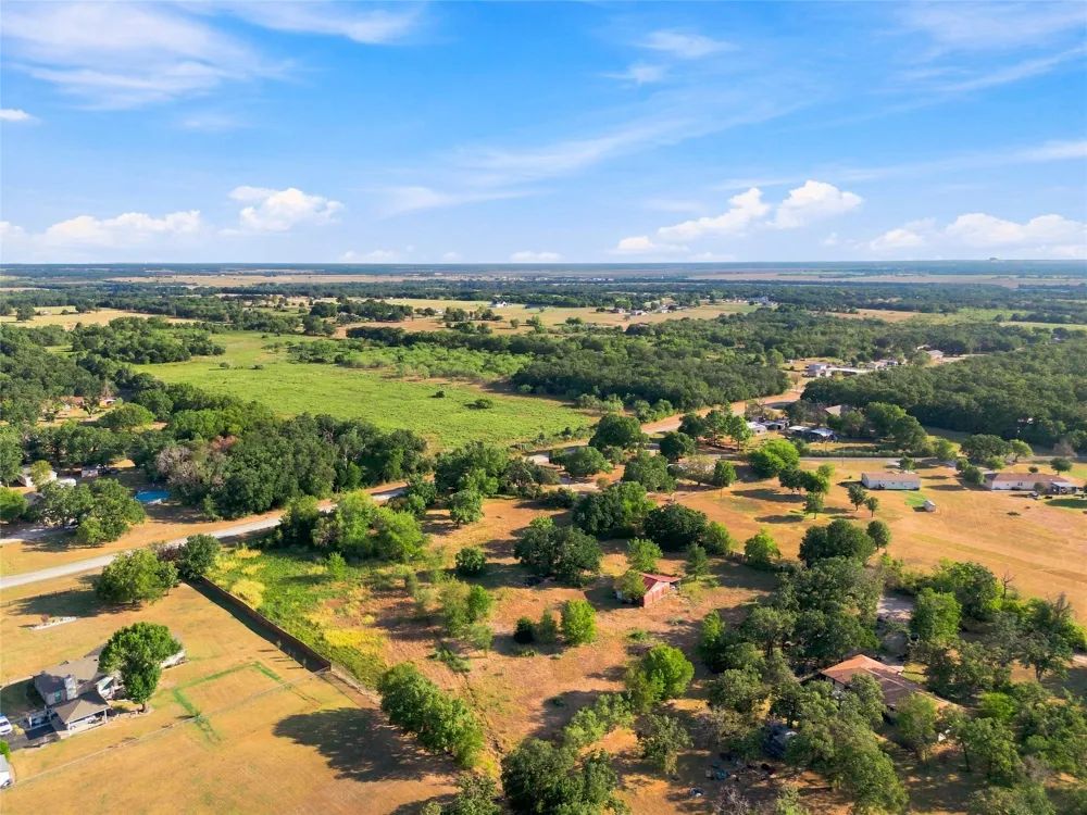 1056 E Central Golinda, TX 76655