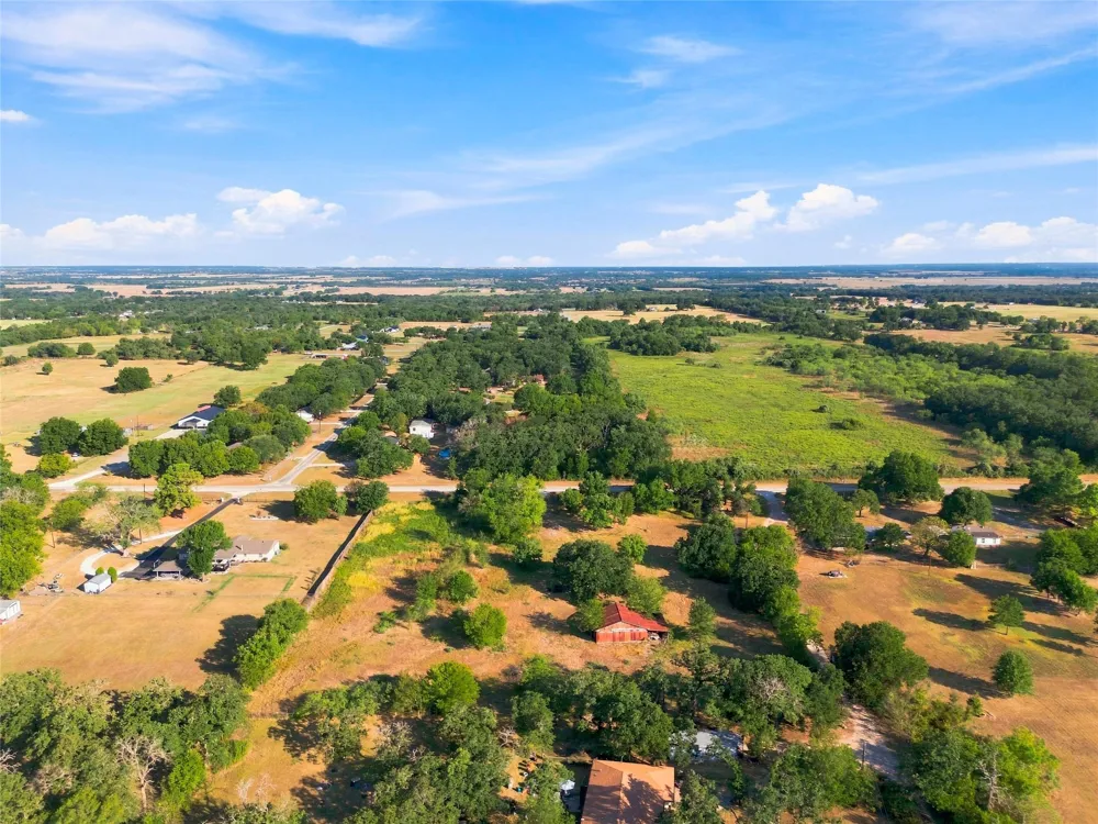 1056 E Central Golinda, TX 76655