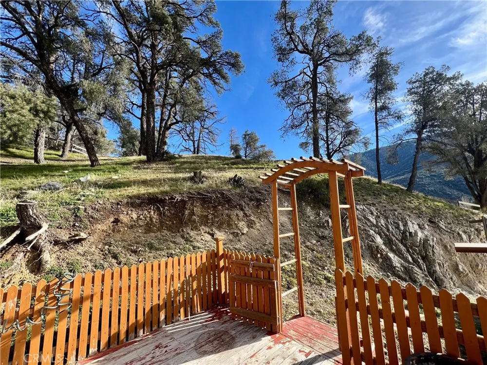 928 Elm Frazier Park, CA 93225