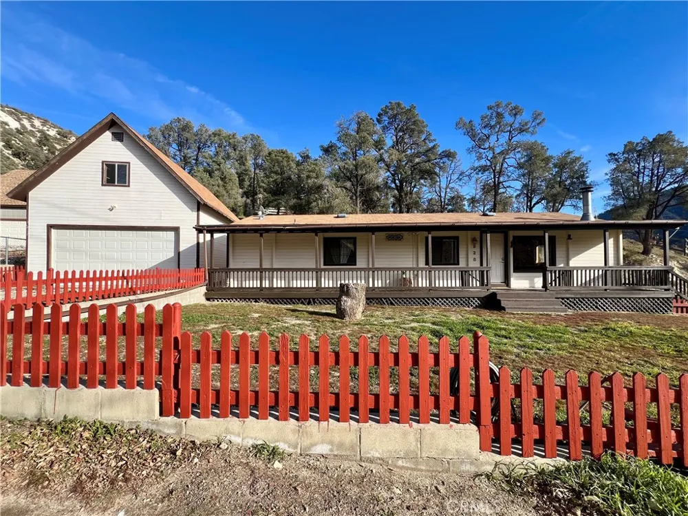 928 Elm Frazier Park, CA 93225