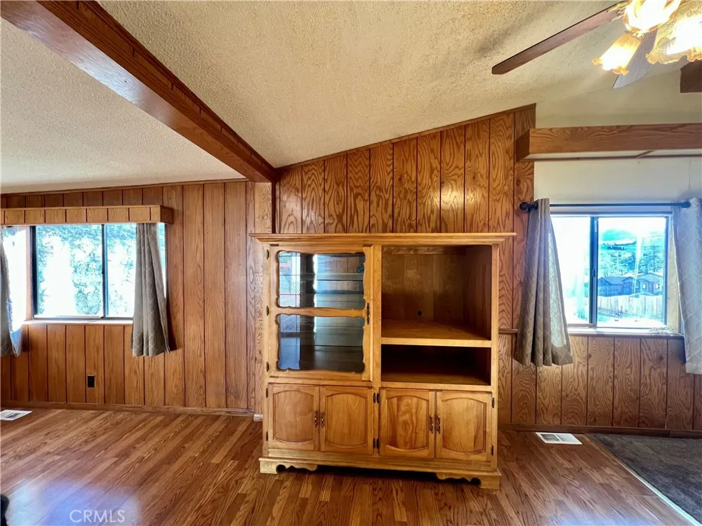 928 Elm Frazier Park, CA 93225