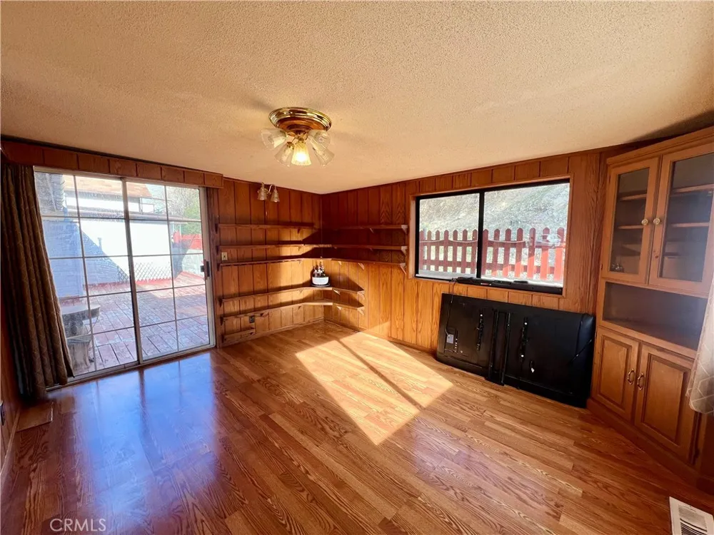 928 Elm Frazier Park, CA 93225