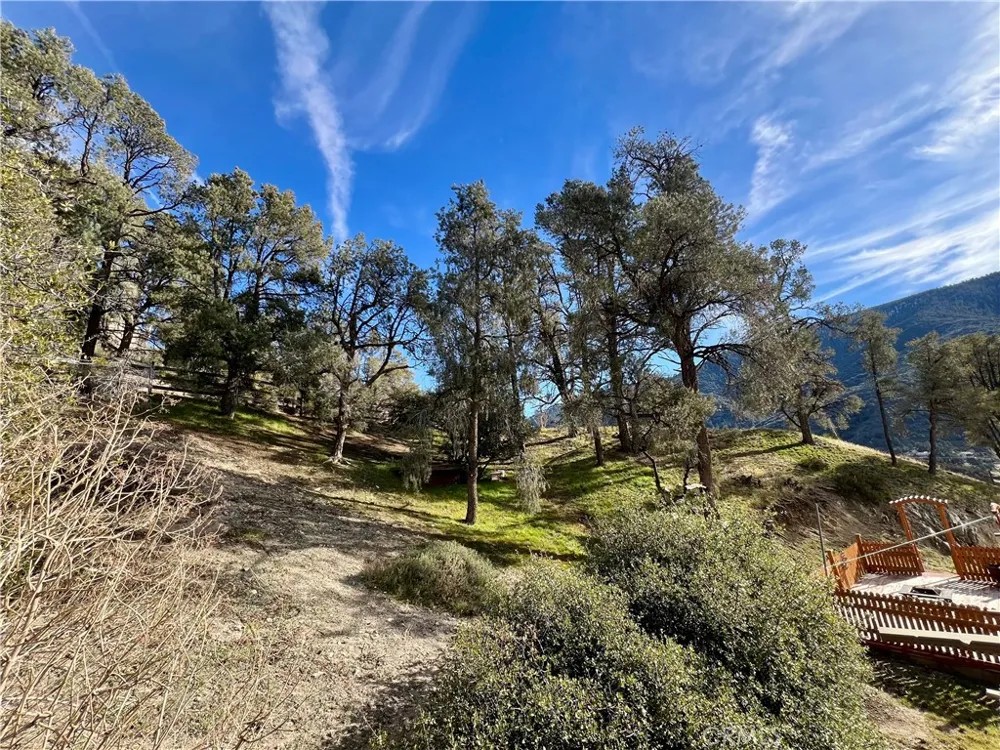 928 Elm Frazier Park, CA 93225