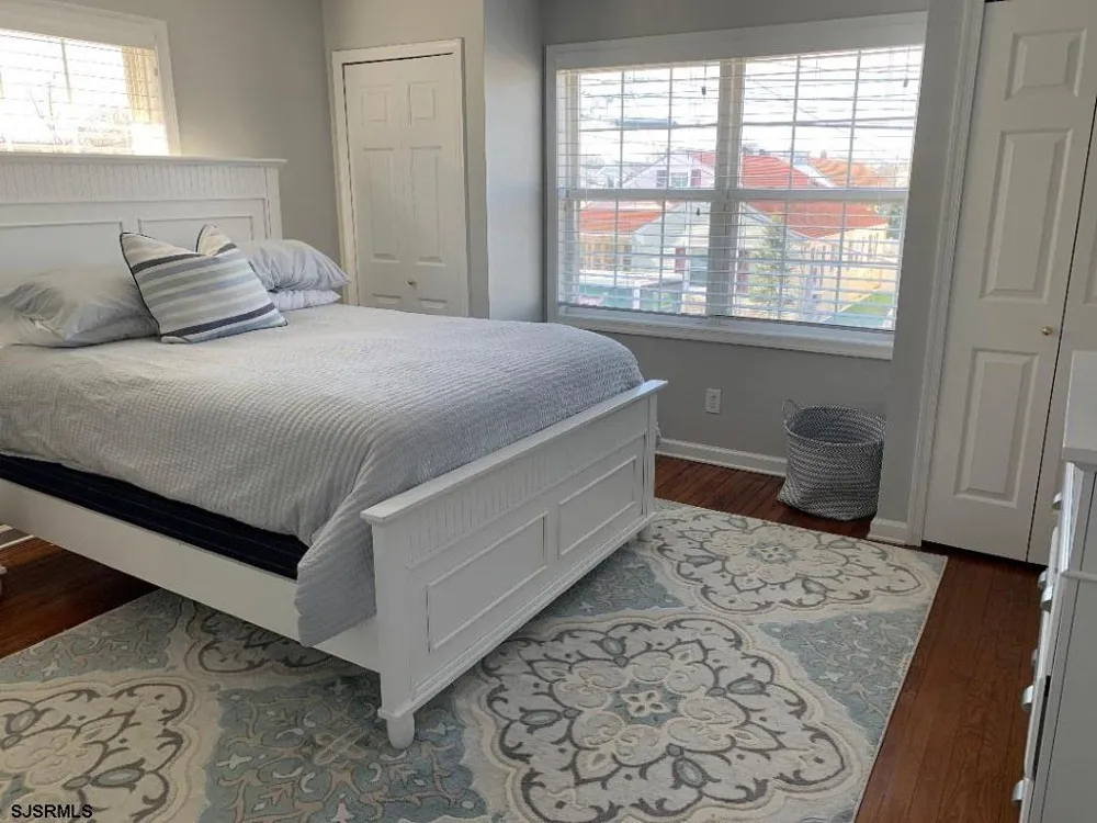 27 N Frontenac Ave Margate, NJ 08402