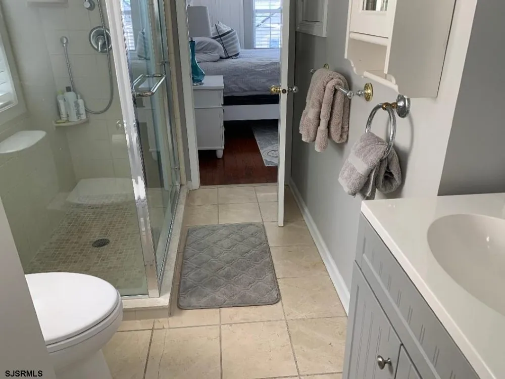27 N Frontenac Ave Margate, NJ 08402