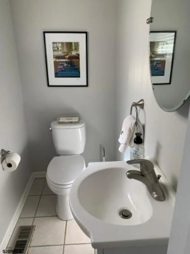 27 N Frontenac Ave Margate, NJ 08402