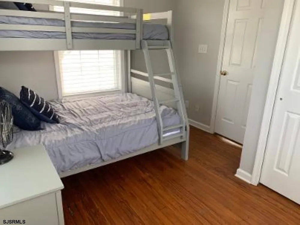 27 N Frontenac Ave Margate, NJ 08402