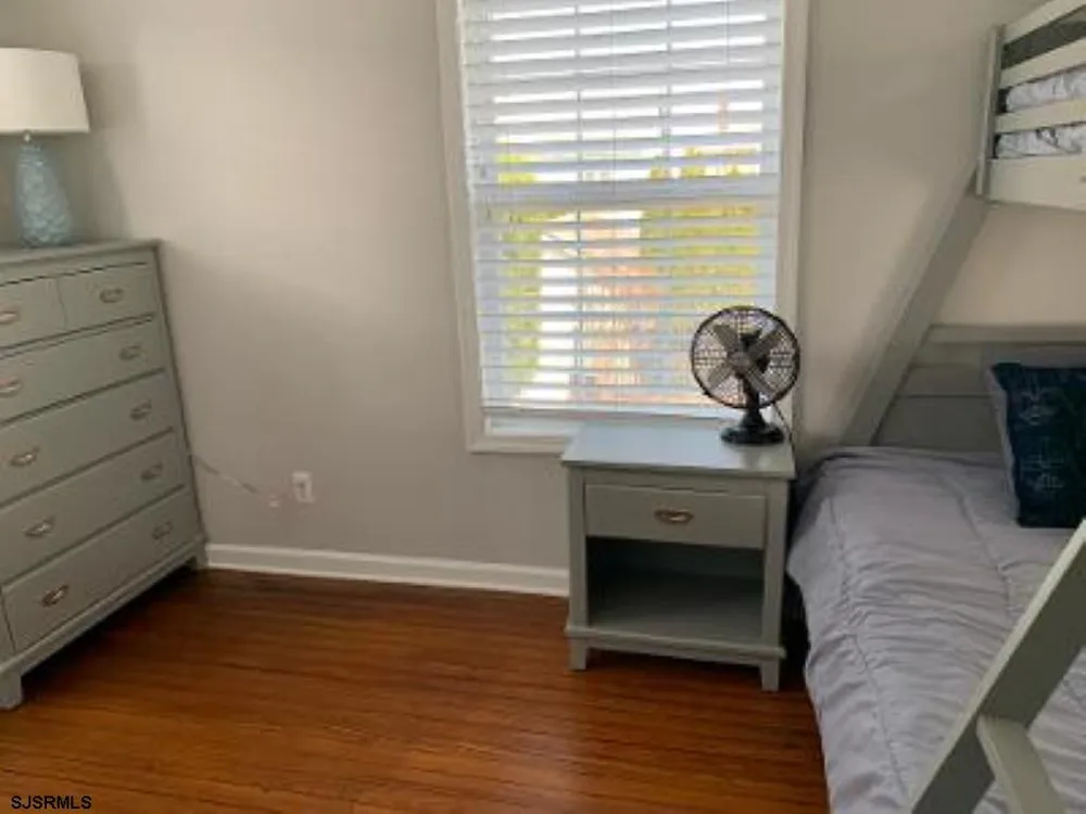 27 N Frontenac Ave Margate, NJ 08402