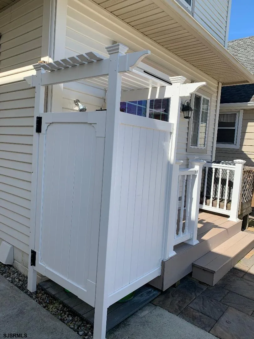 27 N Frontenac Ave Margate, NJ 08402