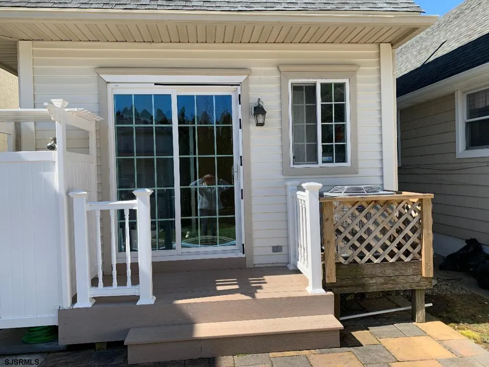 27 N Frontenac Ave Margate, NJ 08402