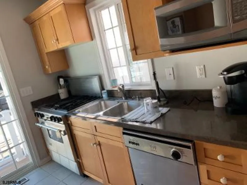 27 N Frontenac Ave Margate, NJ 08402