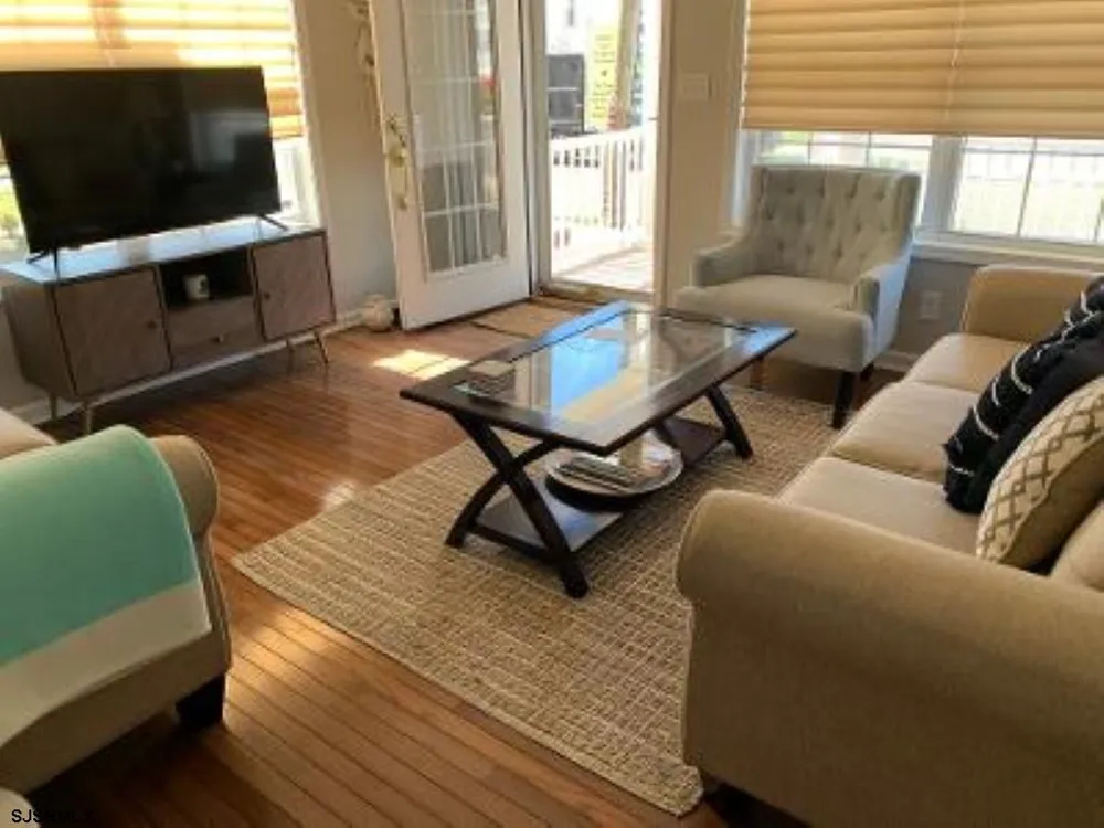27 N Frontenac Ave Margate, NJ 08402