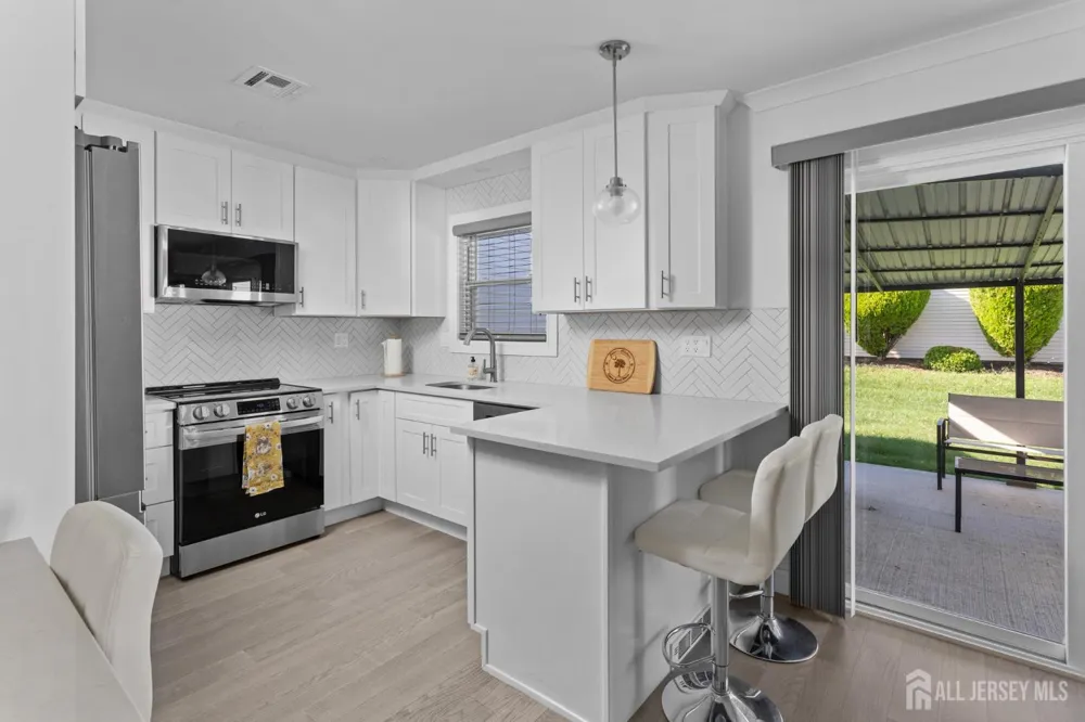 274 Convent Road #B Monroe, NJ 08831