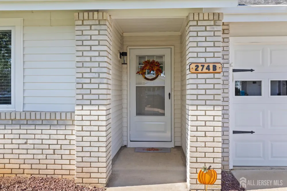 274 Convent Road #B Monroe, NJ 08831