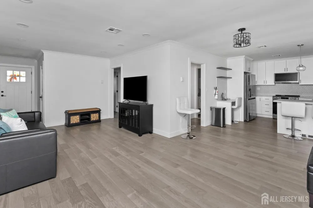 274 Convent Road #B Monroe, NJ 08831