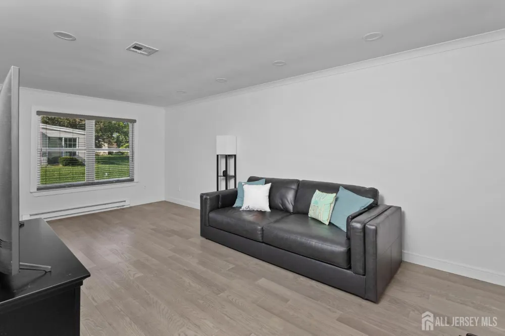 274 Convent Road #B Monroe, NJ 08831