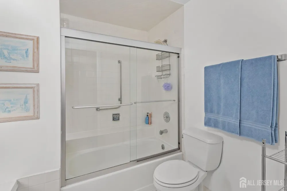 5 Thomas Paine Drive Monroe, NJ 08831